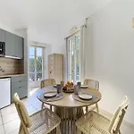 Family In Juan Les Pins Apartment *