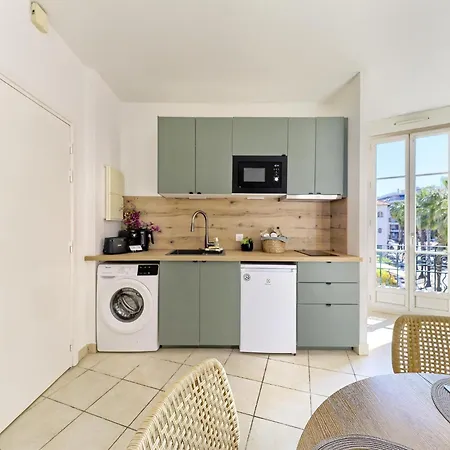 Family In Juan Les Pins Apartment